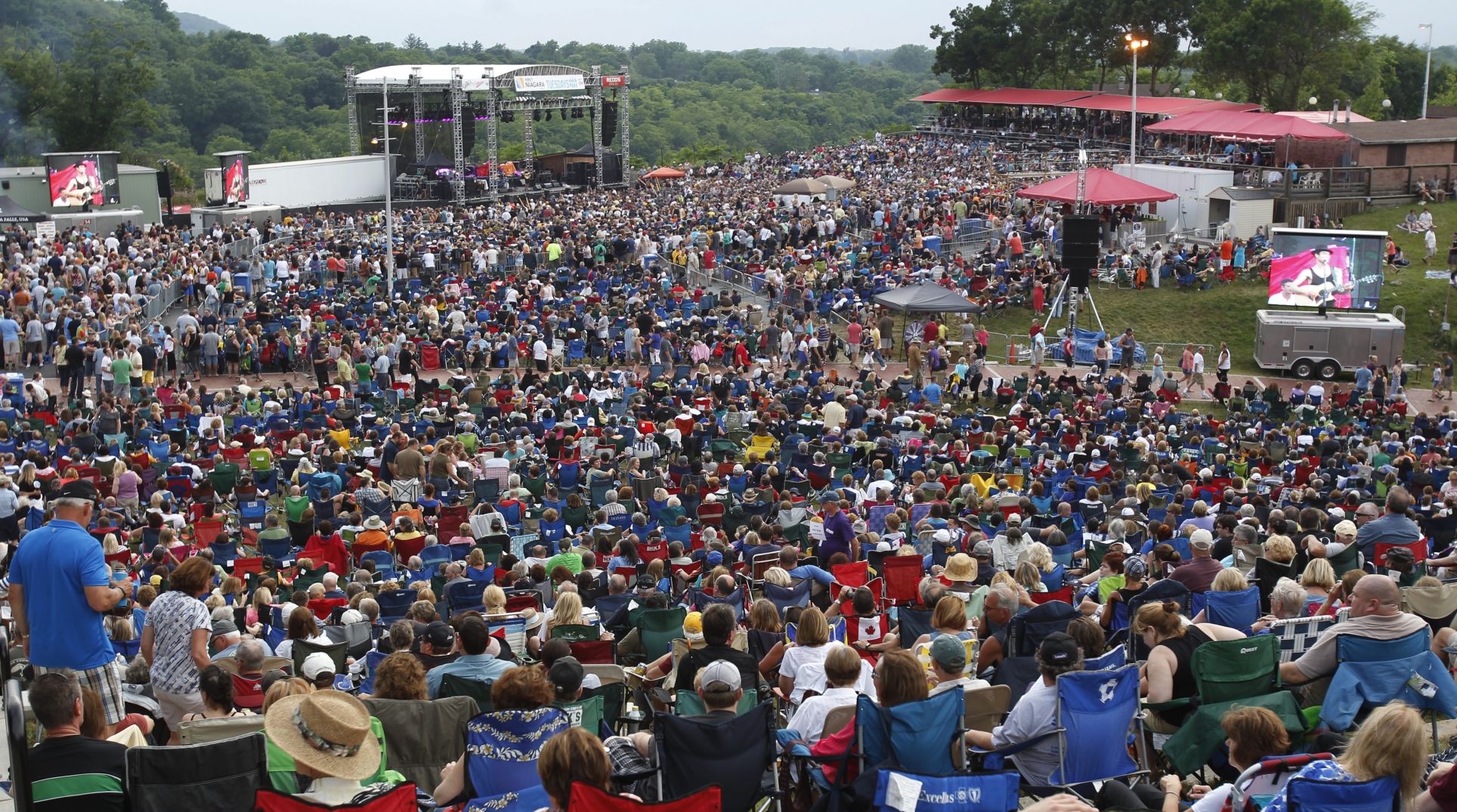 darien lake concert lawn chairs