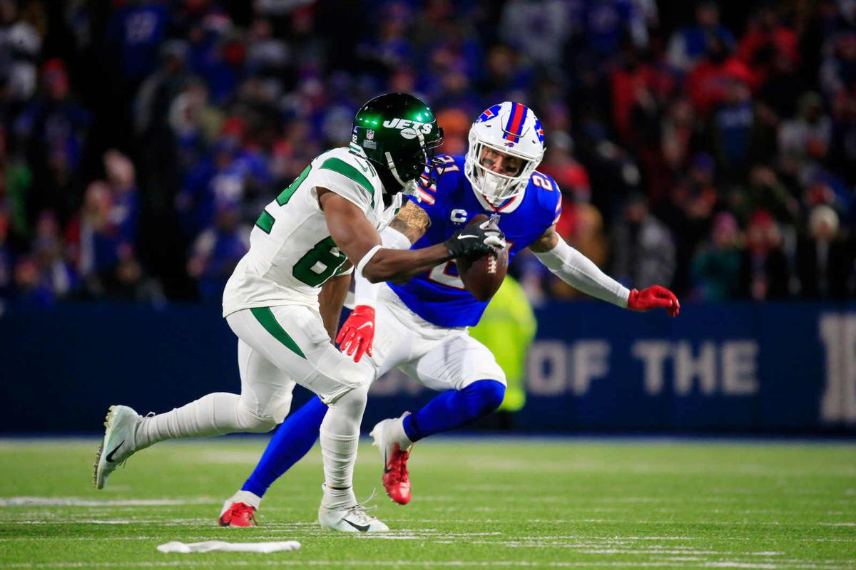 New York Jets' Jamison Crowder (82) is forced out of bounds during the  second half of an NFL football game against the Buffalo Bills Sunday, Sept.  8, 2019, in East Rutherford, N.J. (