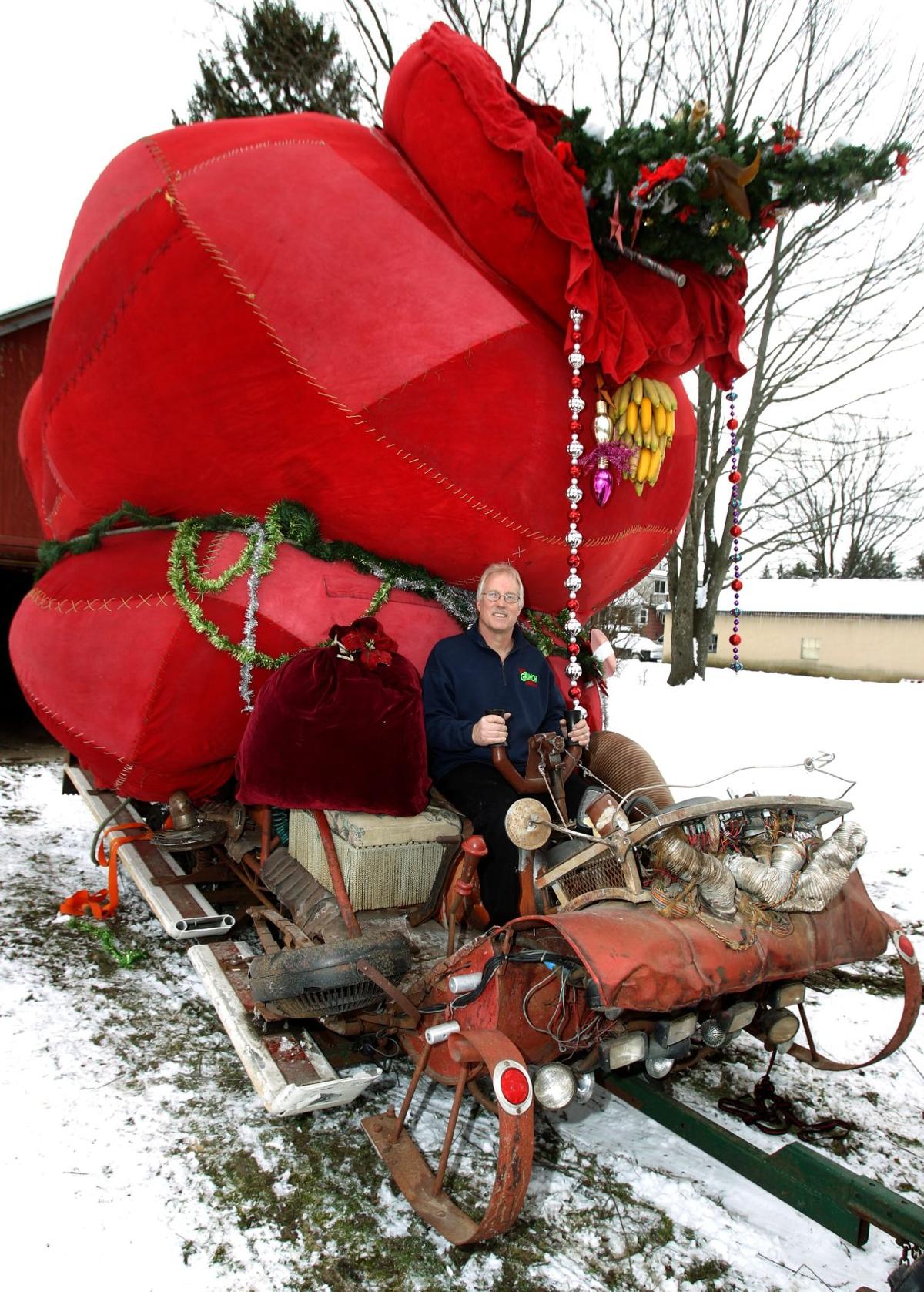 The Grinch Lands Again In East Aurora Local News Buffalonews Com