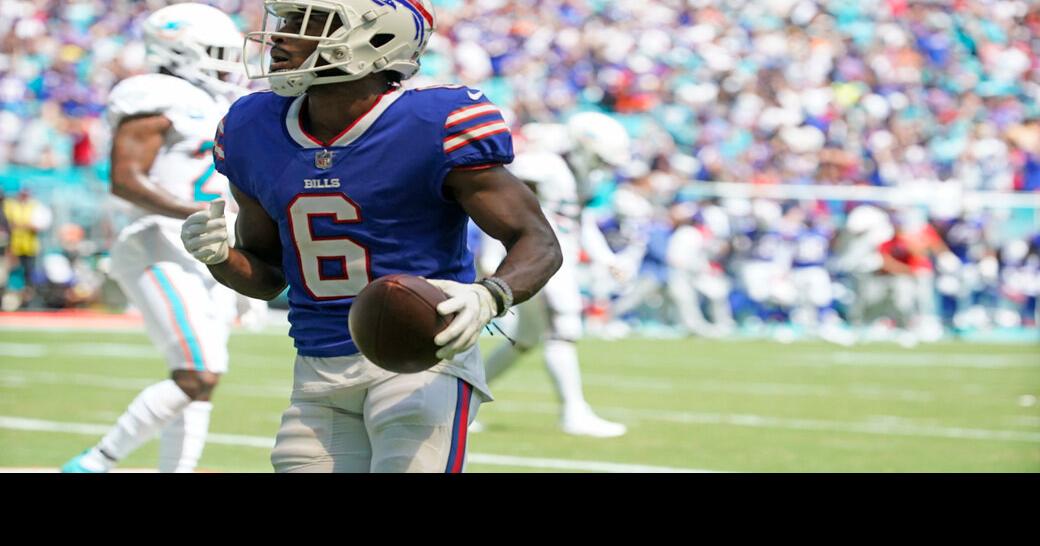Bills down to three wide receivers after injuries to Crowder, McKenzie