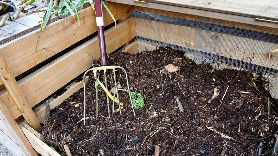 Brush Up On Potting Mix Topsoil Mulch And More Home Garden