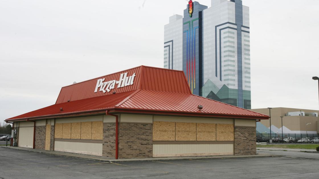 Eating At Old Pizza Huts Could Revive An Endangered Childhood Hangout Business Local Buffalonews Com