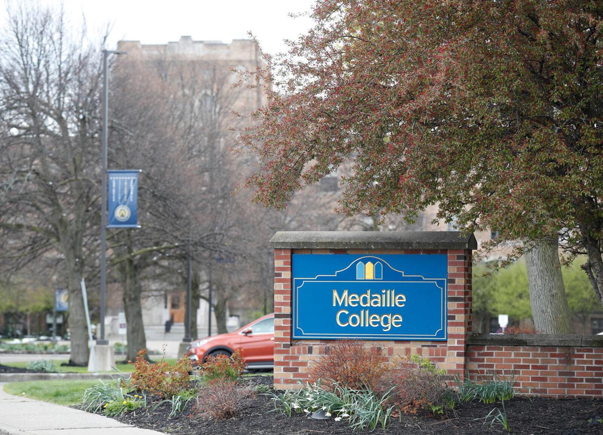 Medaille college sign (copy)