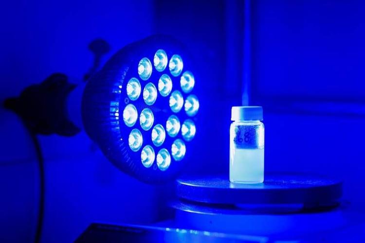 Blue lights and textbook chemistry could help create complex drugs in fewer steps