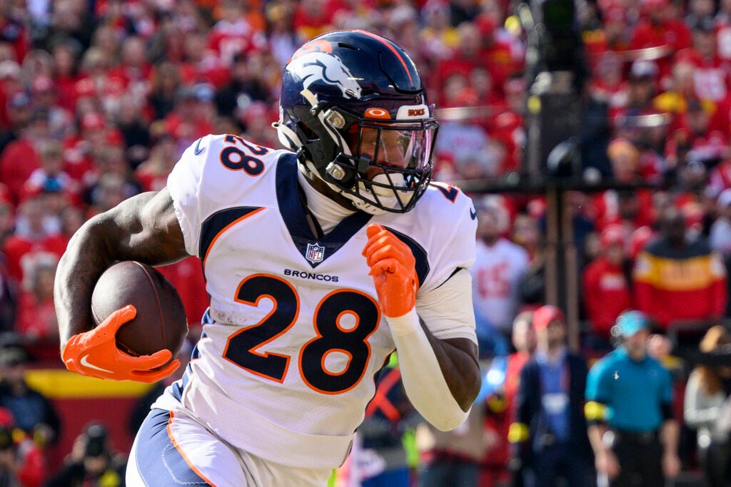 At 32, Broncos tailback Latavius Murray still running strong