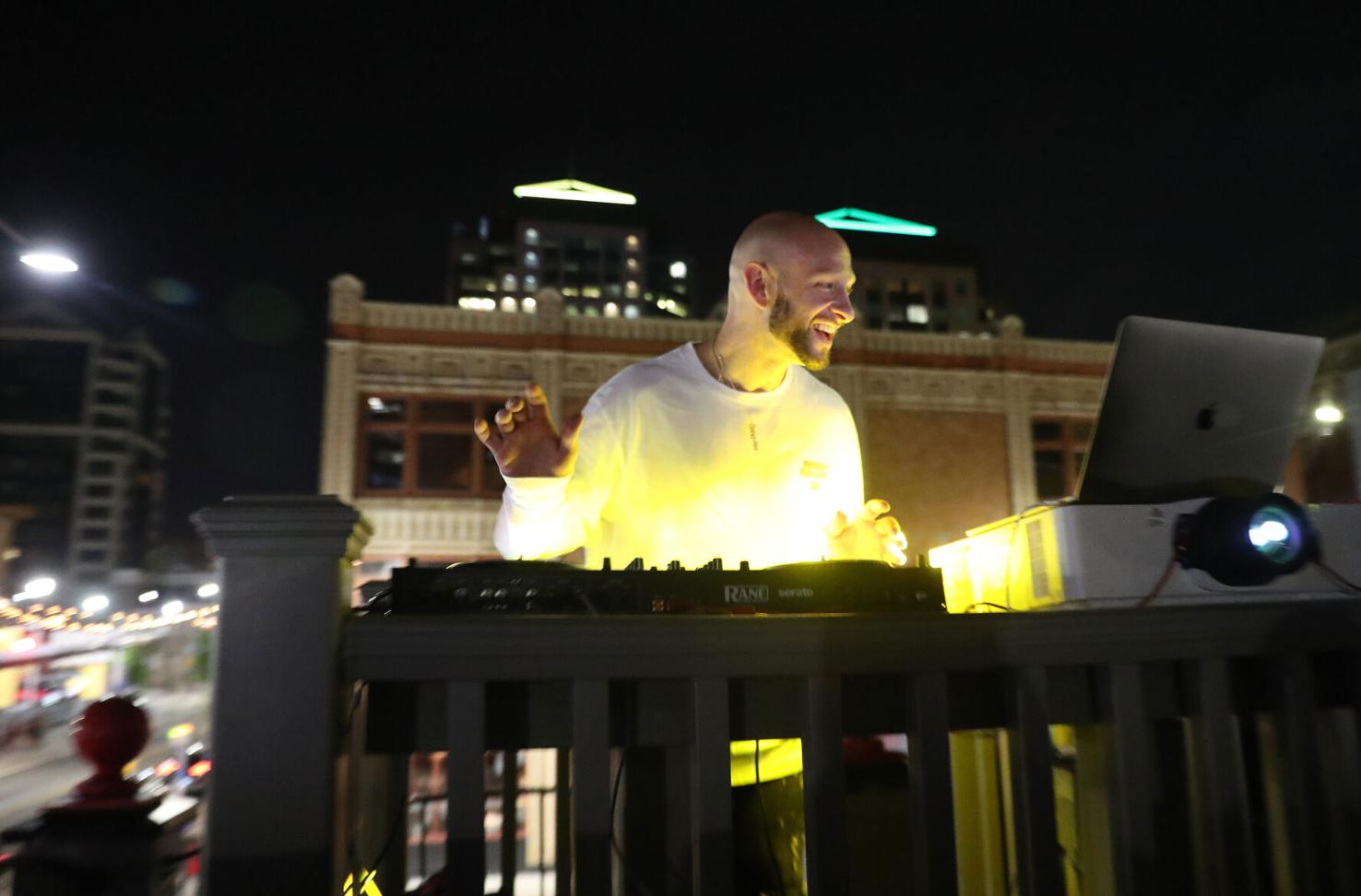 A look at Buffaloarea rooftop bars