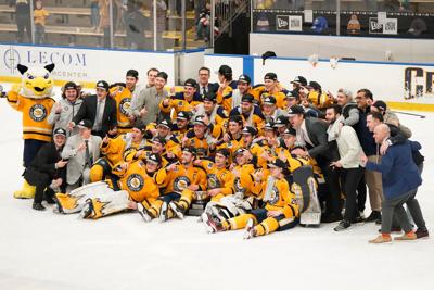 Canisius Holy Cross College Hockey