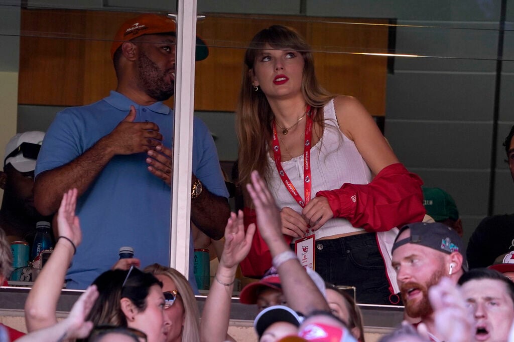 How To Buy The Taylor Swift Kansas City Chiefs Jacket That Keeps