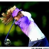 Henderson, Hsu lead World team into Crown semifinals