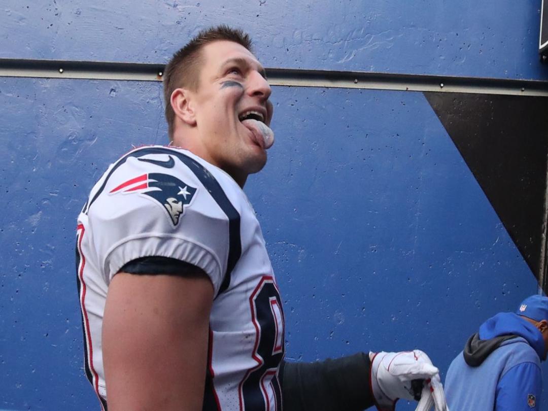 The Gronk Has No Reason For Shame After Masked Singer Elimination Columnists Buffalonews Com