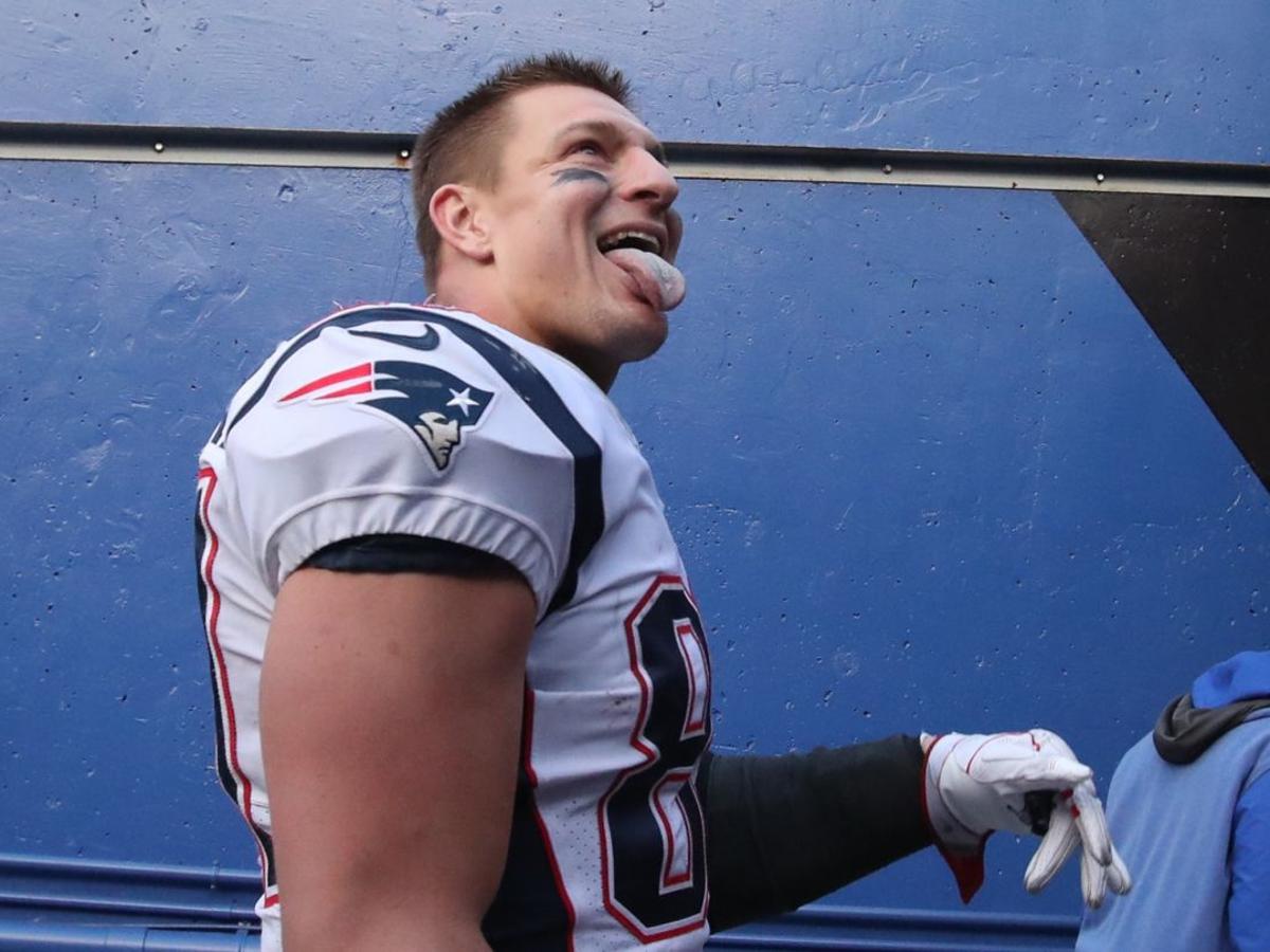 The Gronk Has No Reason For Shame After Masked Singer Elimination Columnists Buffalonews Com The Gronk Has No Reason For Shame After Masked Singer Elimination Columnists Buffalonews Com