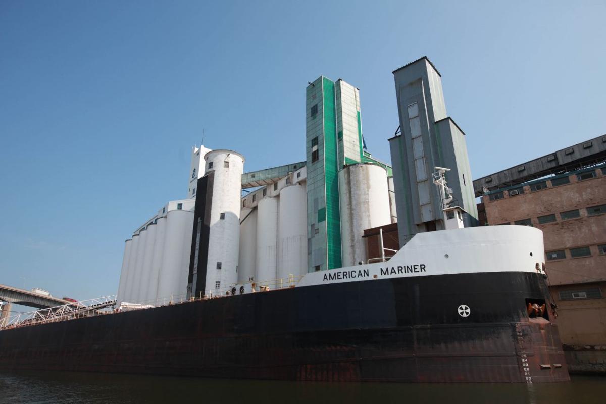 fin Lake Freighter Cantillon