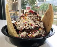 Specialty sundae Cookies & Cream