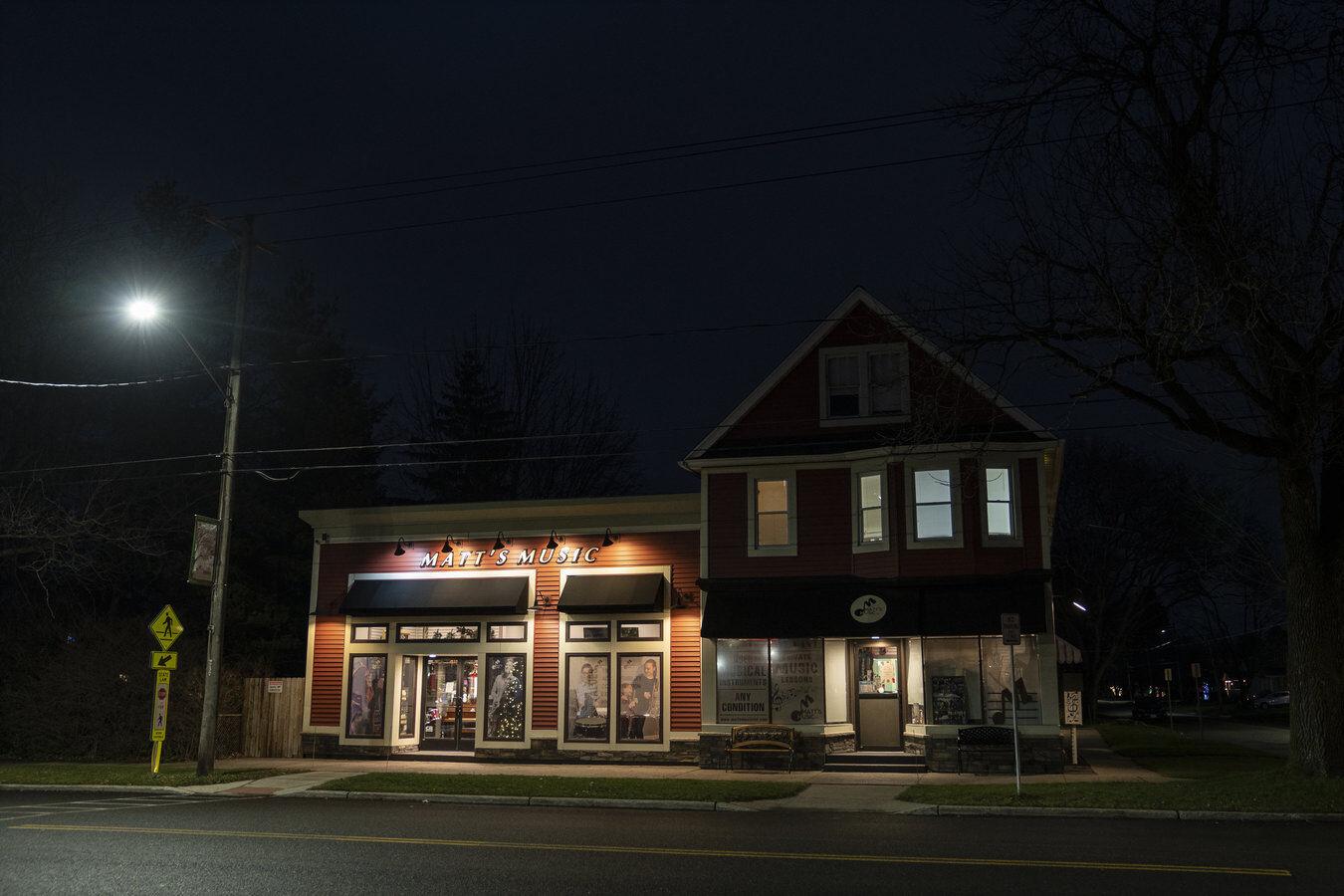 Swan song plays for 70yearold Tonawanda music store