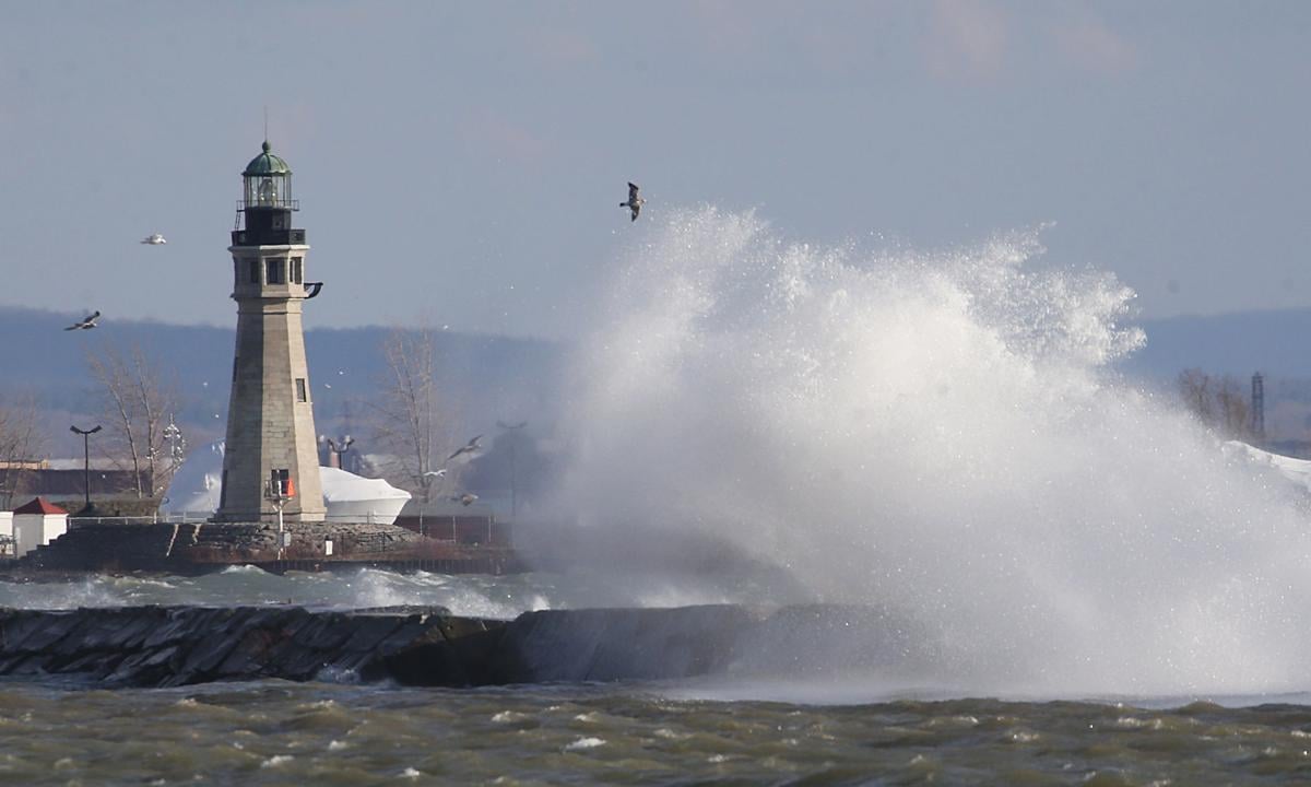 local wind on Lake Erie CANTILLON