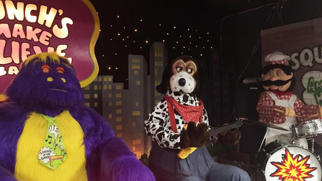 Chuck E Cheese S Beginning To Retire Animatronic Bands Business