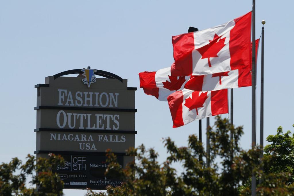 For Buffalo Niagara No Longer A Magnet For Canadian Shoppers Black Friday Has Changed Business Local Buffalonews Com