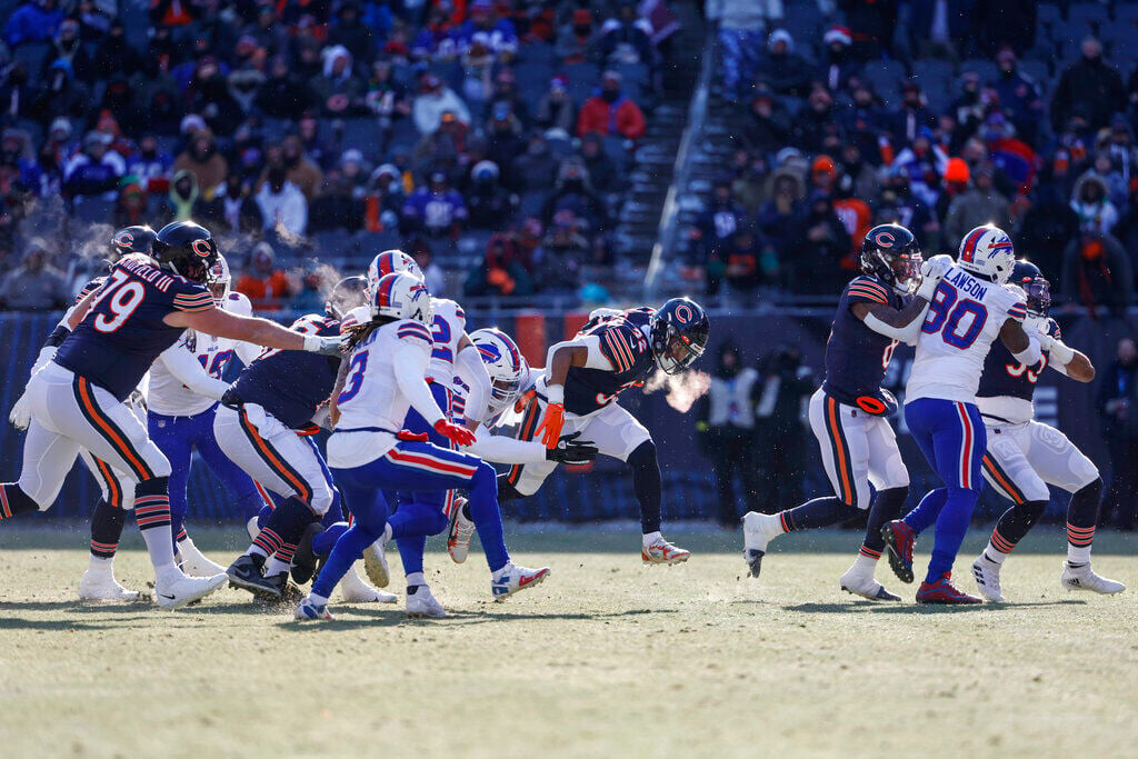 Buffalo Bills defensive tackle Tim Settle (99) during a break in