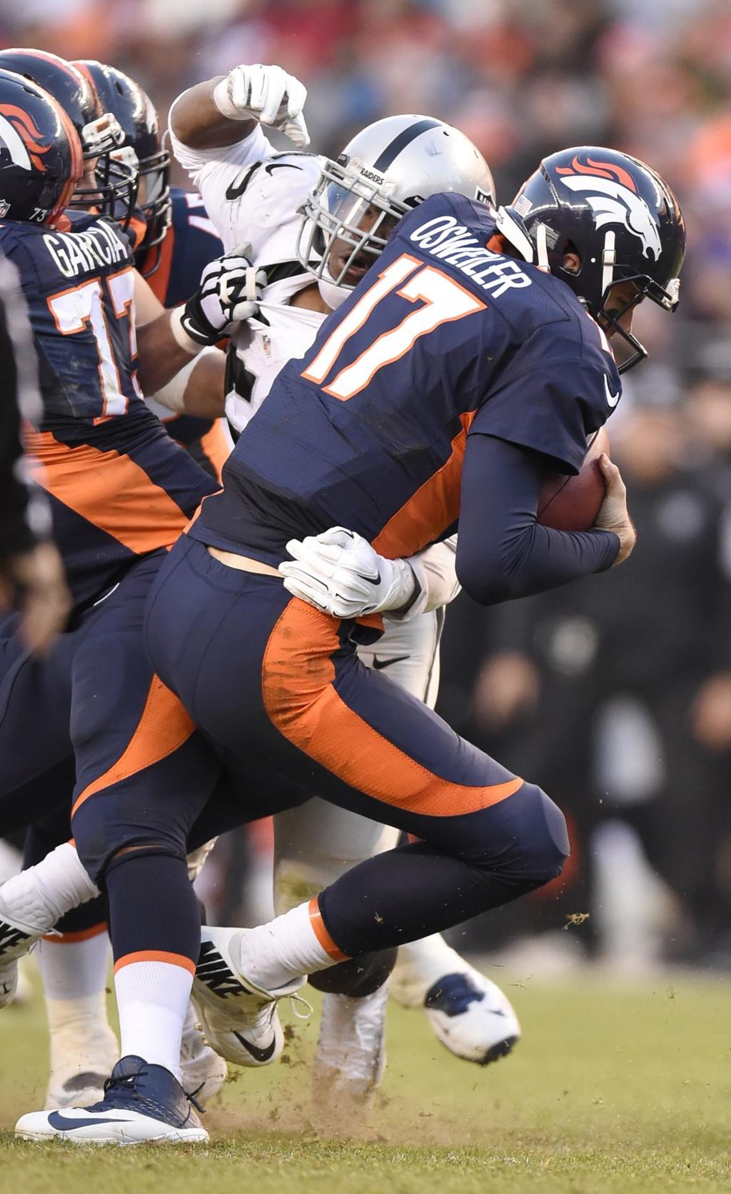 Download Former Ub Star Mack Wreaking Havoc As A Raider Buffalo Bills News Nfl Buffalonews Com