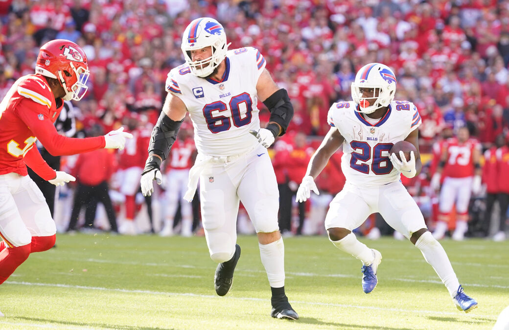 KANSAS CITY, MO - OCTOBER 16: Buffalo Bills center Mitch Morse (60)  communicates with his teammates during the game between the Kansas City  Chiefs and the Buffalo Bills on Sunday October 16