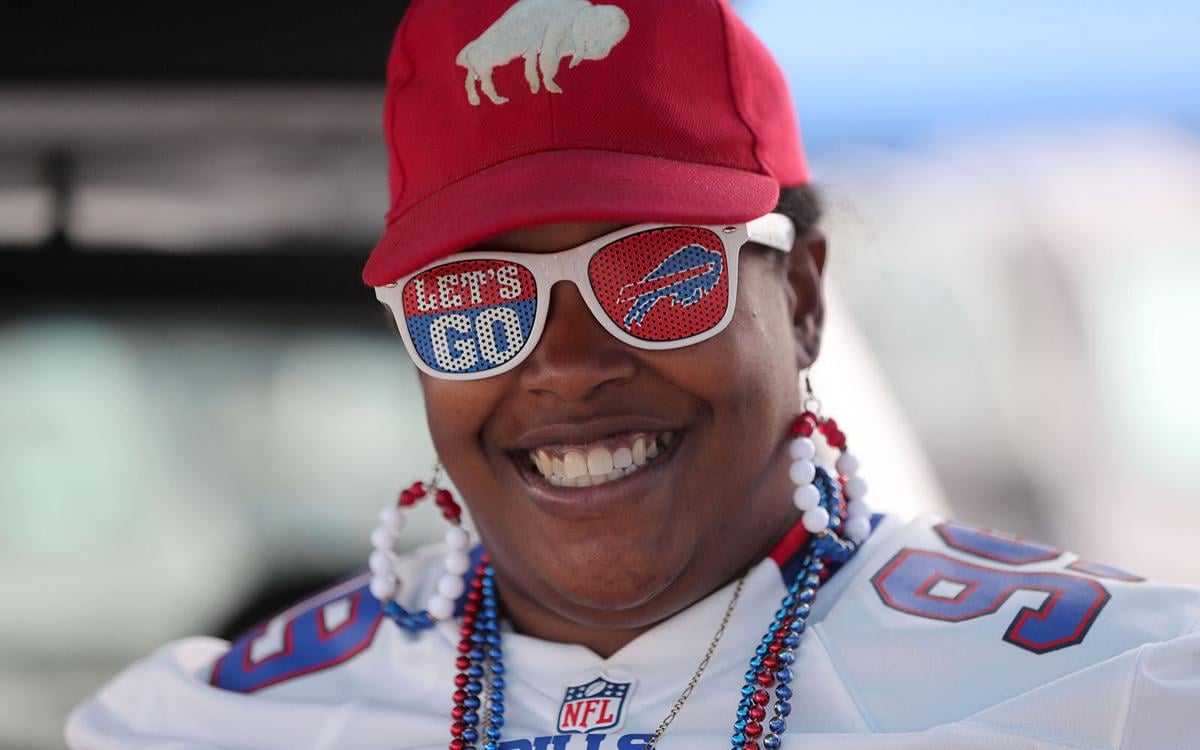 Bills fans wearing Buffalo wing hats now 