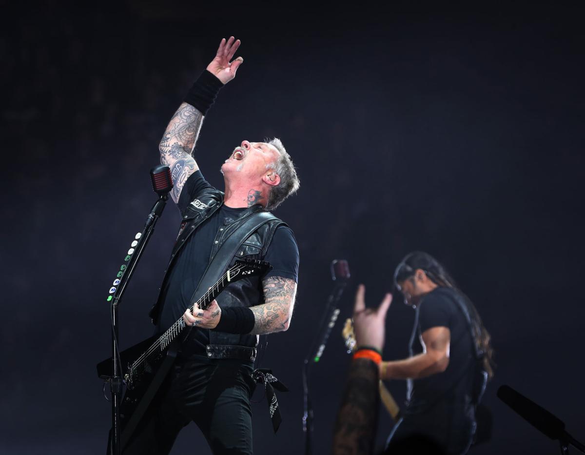 Metallica Celebrates Solidarity Through Bone Rattling Thrash At Sold Out Keybank Center Entertainment Buffalonews Com