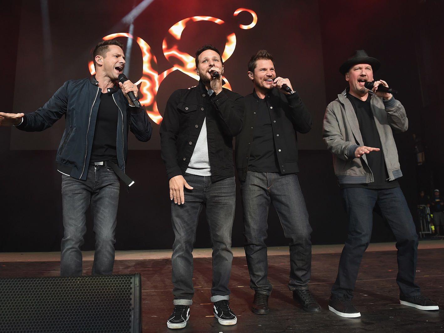 A Christmas Gift 98 Degrees To Play Niagara Falls This Holiday Season Entertainment Buffalonews Com Was Nick Lachey In 98 Degrees Christmas Concert 2021