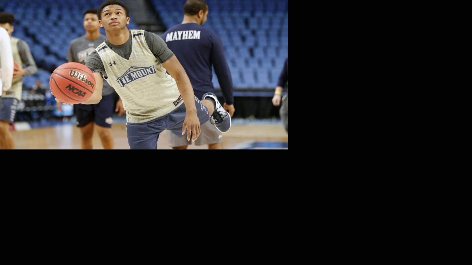 Mount St Mary S Junior Robinson Embraces Being The Ncaa Tournament S Shortest Player College Buffalonews Com