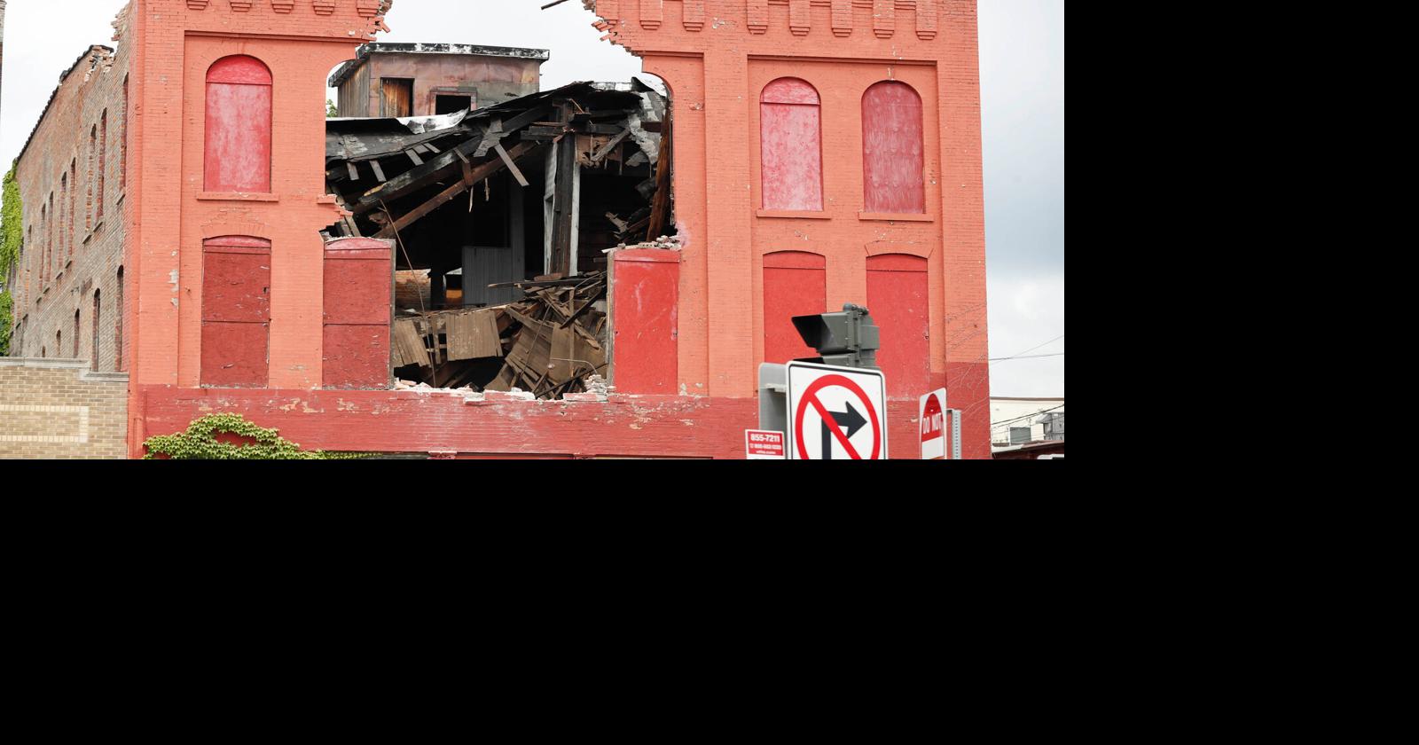 'A huge rumble': Building collapses at Genesee and Oak streets