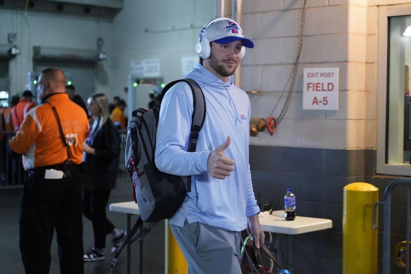 Photos Bills arrive at MetLife Stadium for Monday Night Football