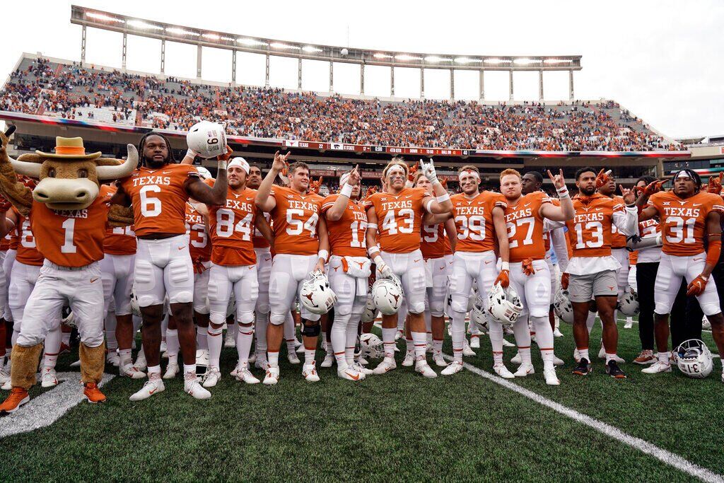 Texas Longhorns Football: The case against playing on Thanksgiving