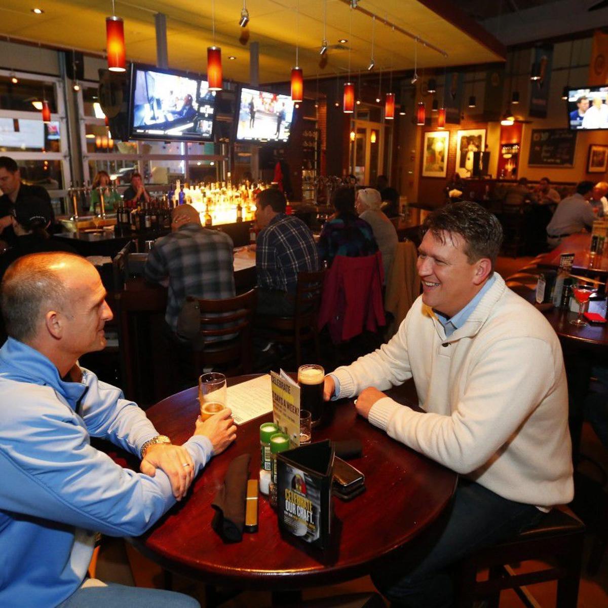 Gordon Biersch Makes The Bar The Center Of The Action Dining Buffalonews Com
