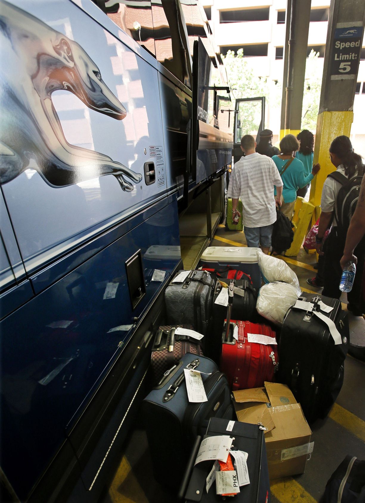 greyhound baggage requirements