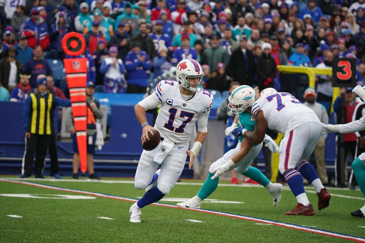 Buffalo Sabres take in Bills victory at Highmark Stadium