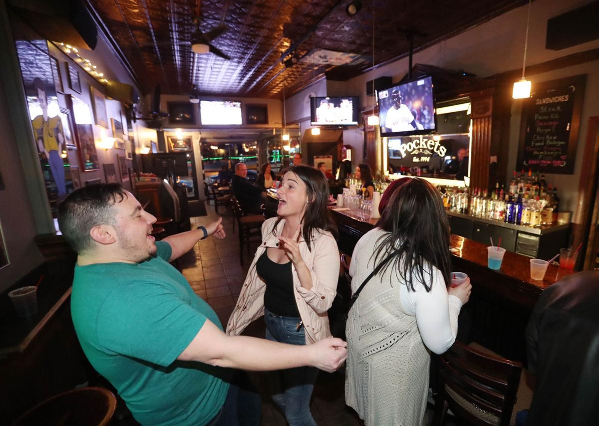 M T Pockets Bar Grill Bar Feature Dining Buffalonews Com M T Pockets Bar Grill Bar Feature Dining Buffalonews Com