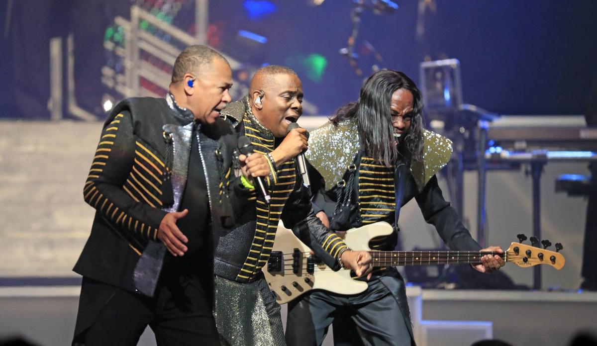 Earth Wind Fire Turns Buffalo Into Boogie Wonderland Entertainment Buffalonews Com