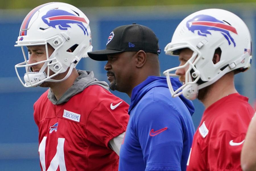 Ronald Curry was once a 2-sport superstar, NFL receiver. That résumé readied him to coach Josh Allen