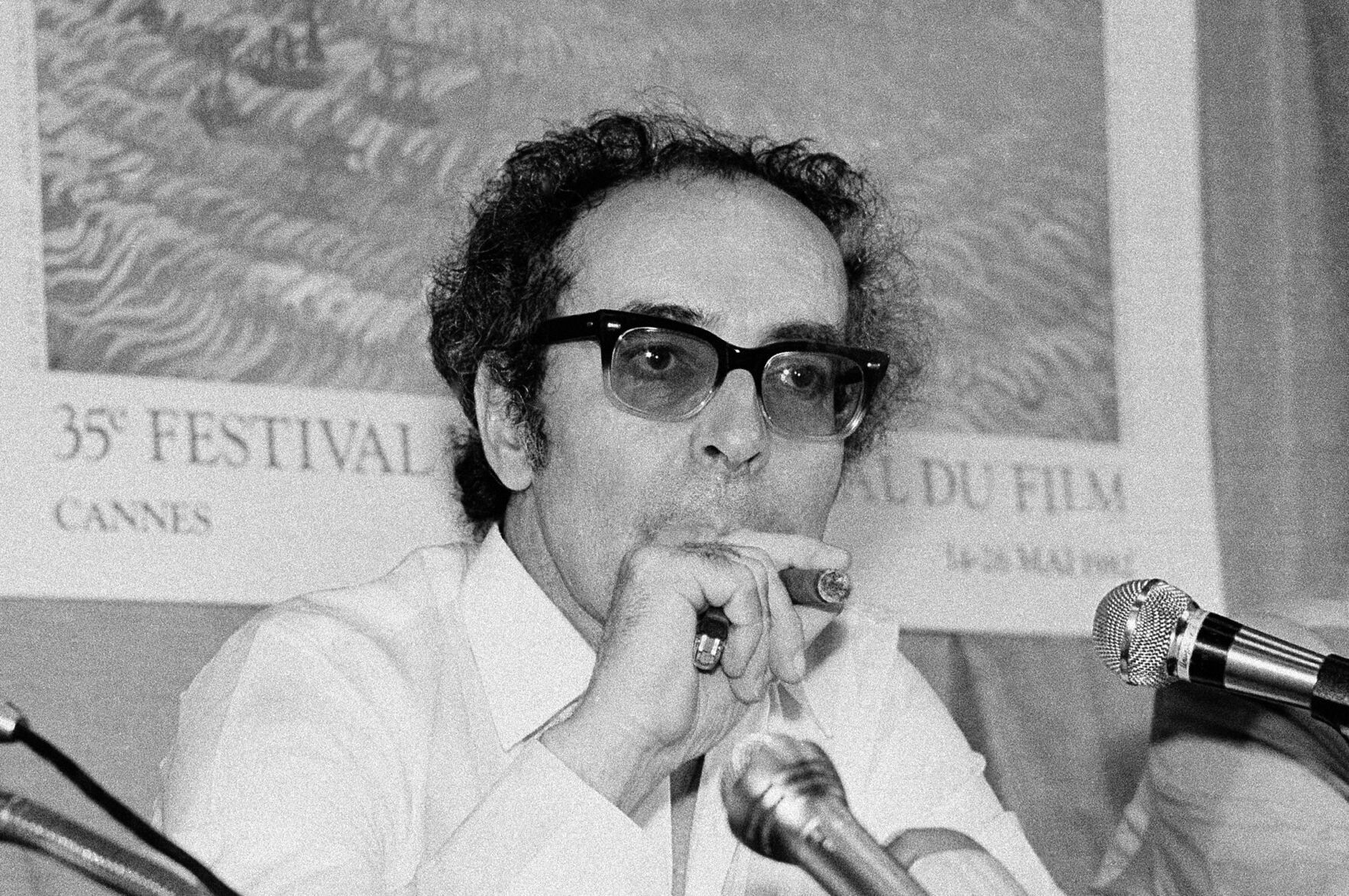 Iconic director Jean-Luc Godard dead at 91, French media report pic