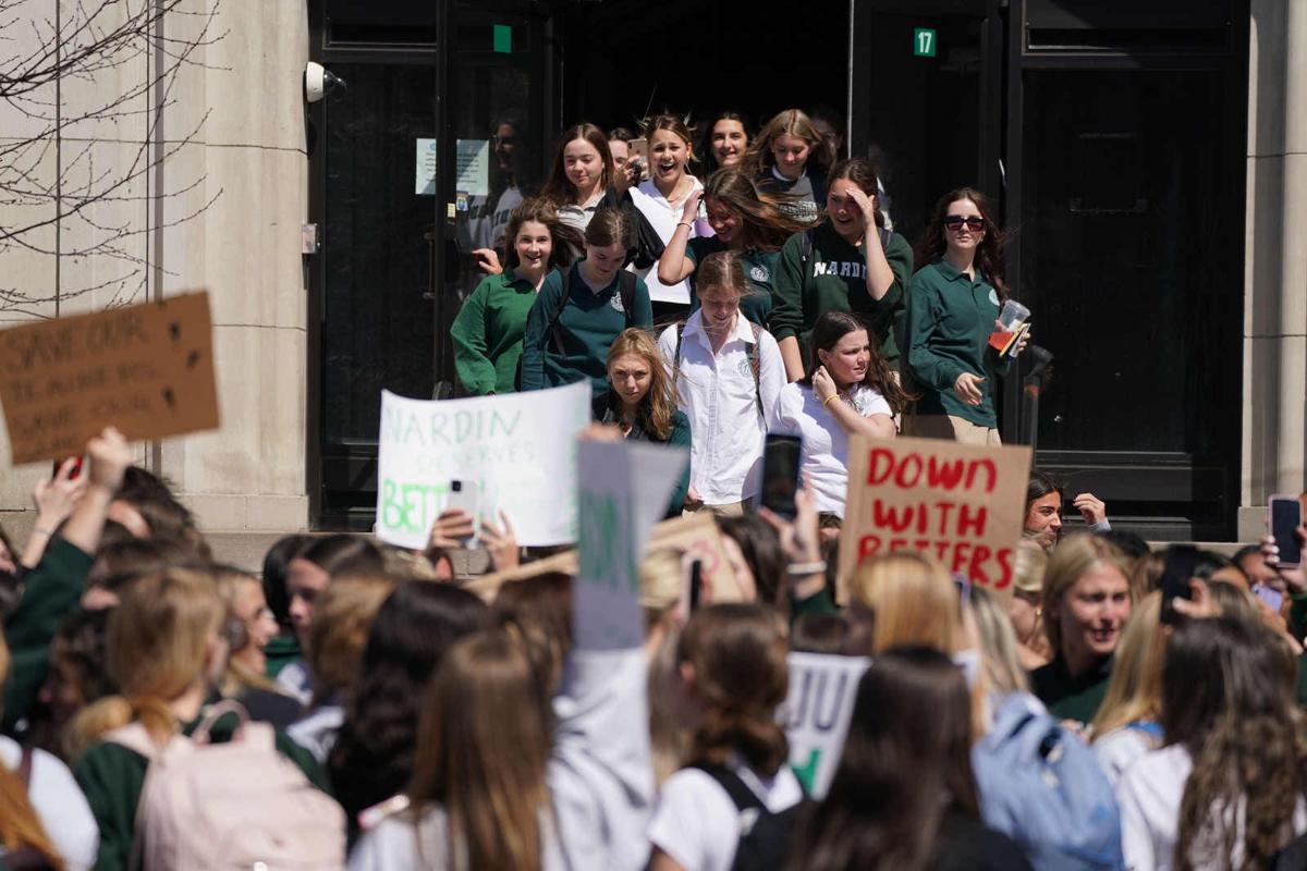 Students rally at Nardin as teachers seek leadership change