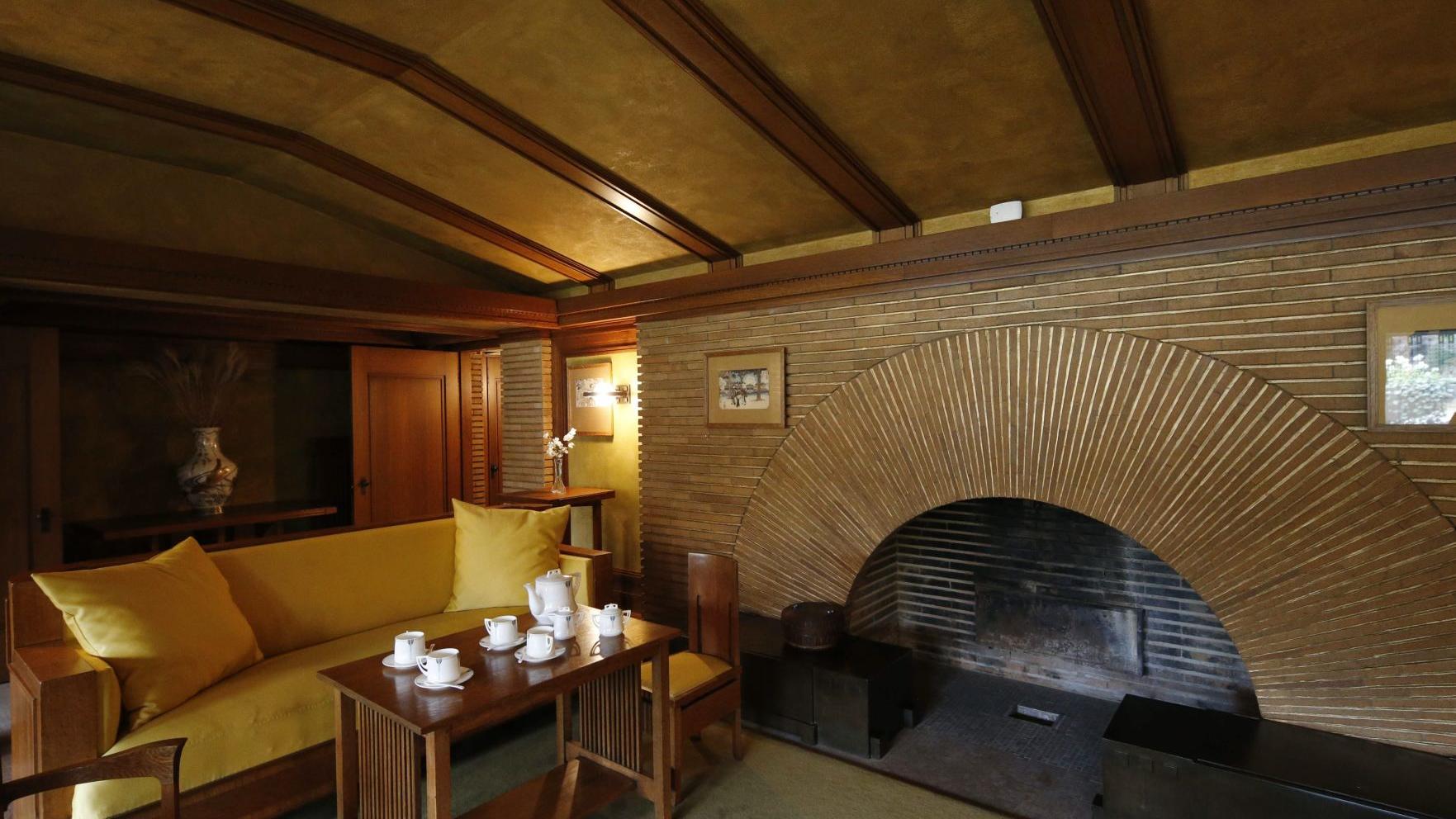 Big and small ways to make your house a Frank Lloyd Wright house Big and small ways to make your house a Frank Lloyd Wright house