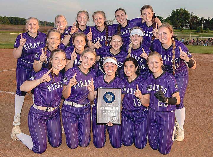 Iola-Scandinavia Thunderbirds win Division 4 state softball title