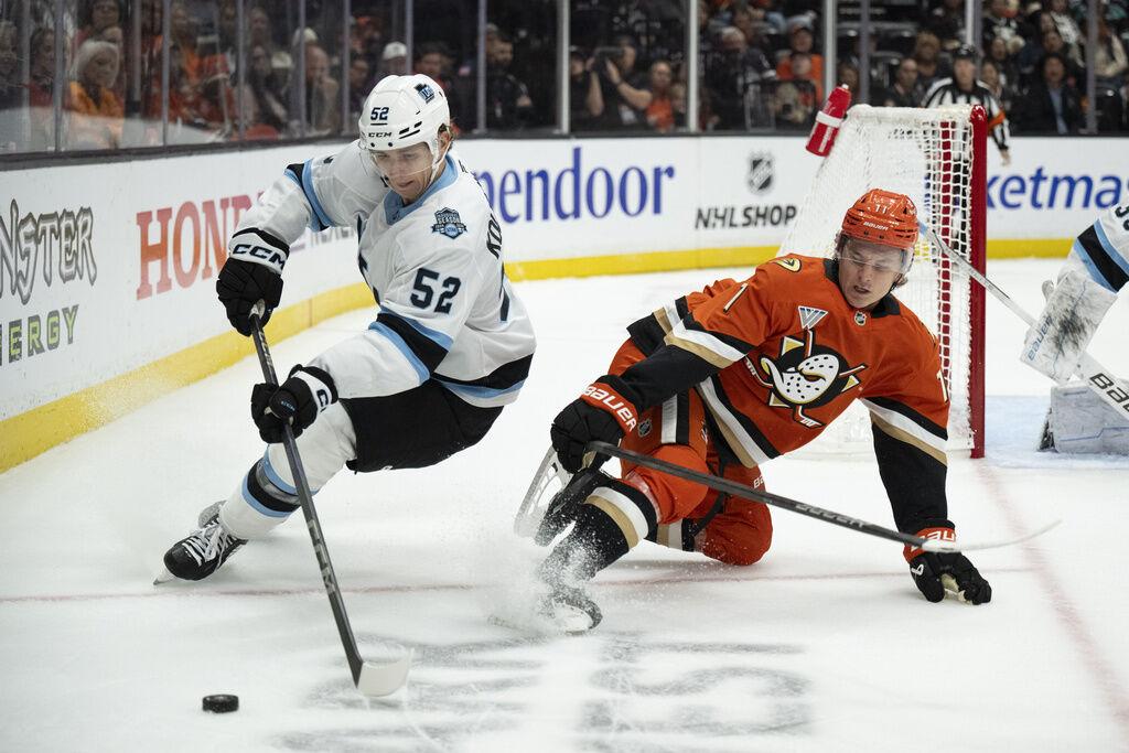 Leo Carlsson scores in OT, and the Ducks beat Utah 54 for their 9th