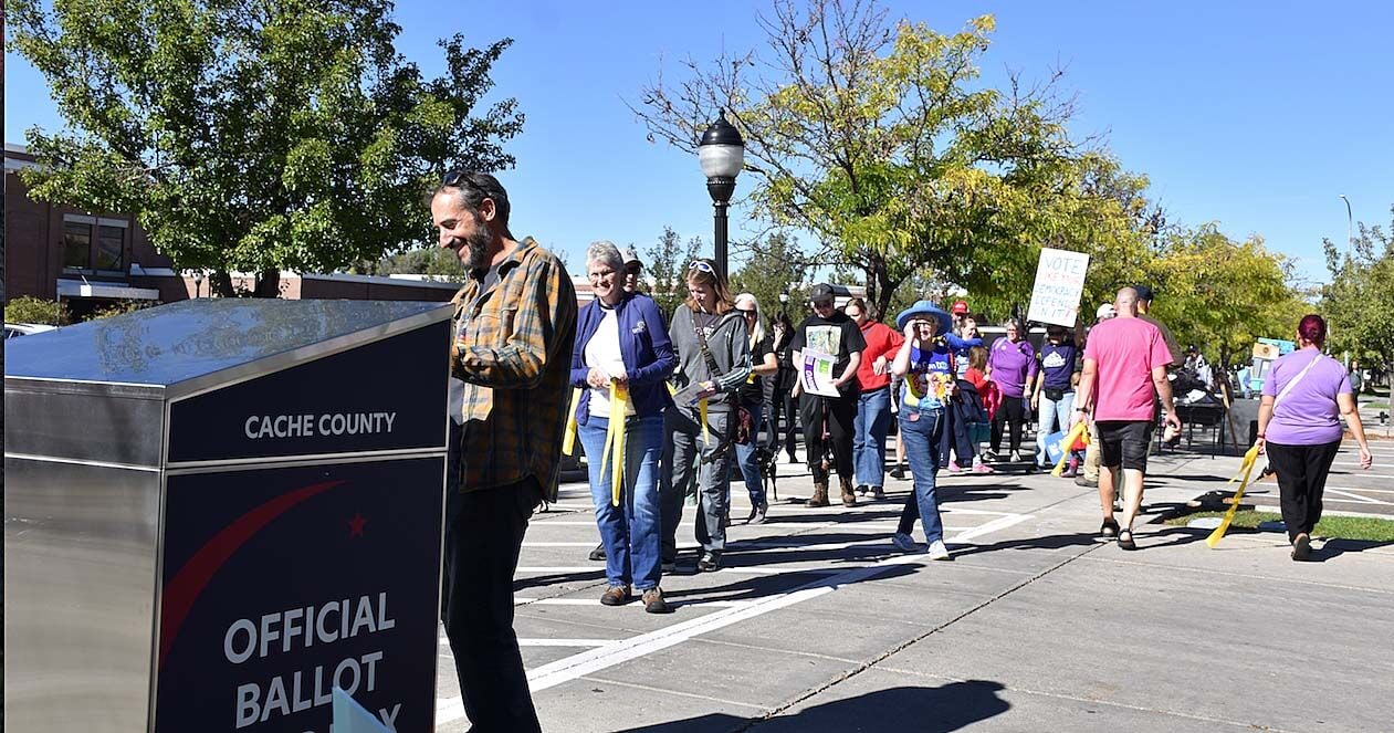 'No Kings' rally on courthouse square inspires residents to make a ...