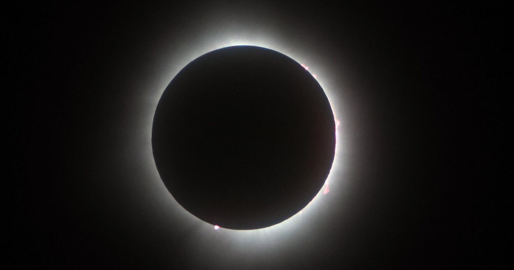 April 23 full moon over Ontario won't be eclipsing the sun - Vimarsana News