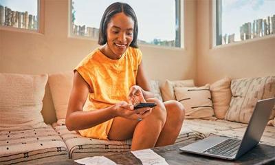 Lo que los contribuyentes latinos necesitan para declarar sus impuestos de 2025 y cómo maximizar sus reembolsos