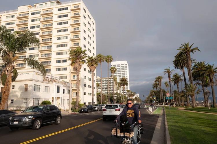 CalMatters Santa-Monica-Construction-ZS-49.jpg