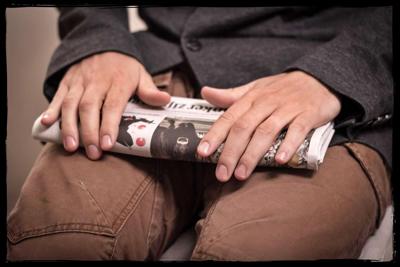newspaper_wait_read_news free images com