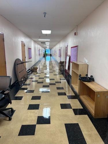 photo of messy hallway2.jpg