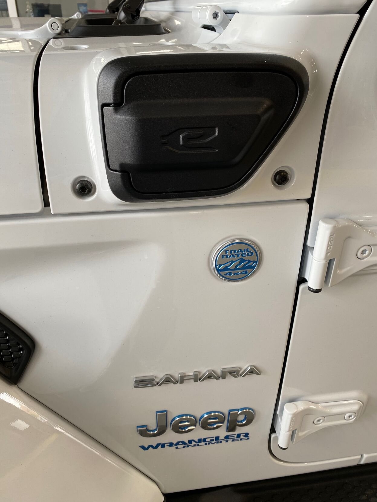 2021 Jeep Wrangler 4xe hybrid plug door