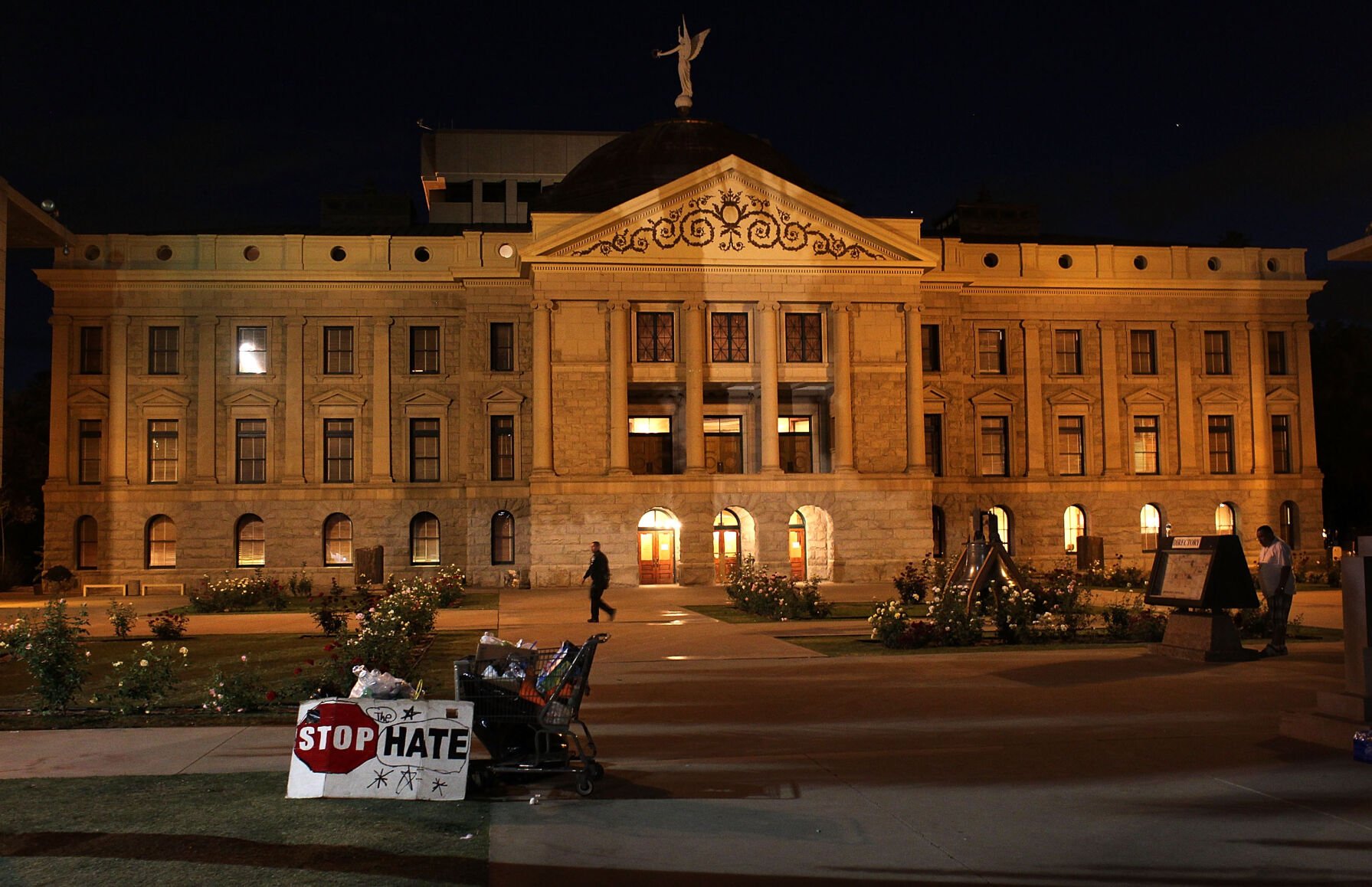 Arizona Governor Signs Contraversial Immigration Bill Into Law